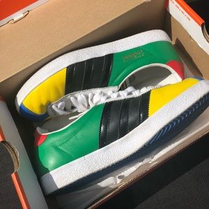 Adidas tennis shoes size 5.5 men’s .